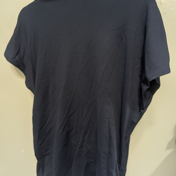 New Halara crossover low V navy top XL - Picture 2 of 5